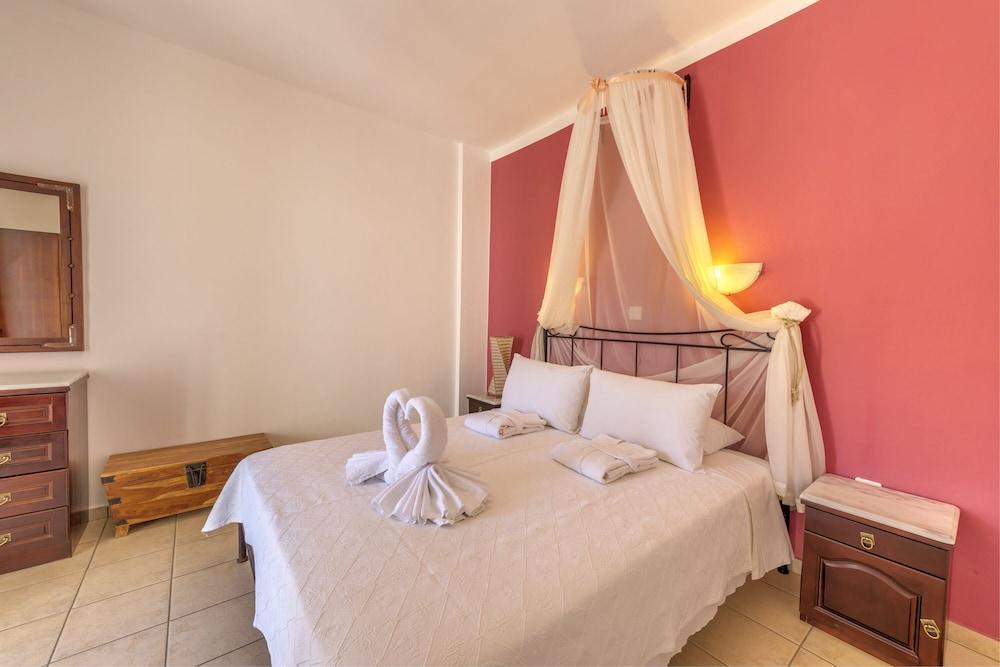 Sunrise Beach Suites Azolimnos Exteriör bild