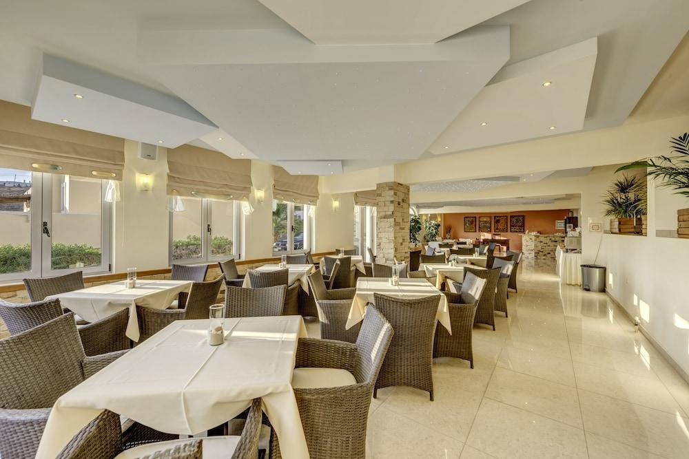 Sunrise Beach Suites Azolimnos Exteriör bild