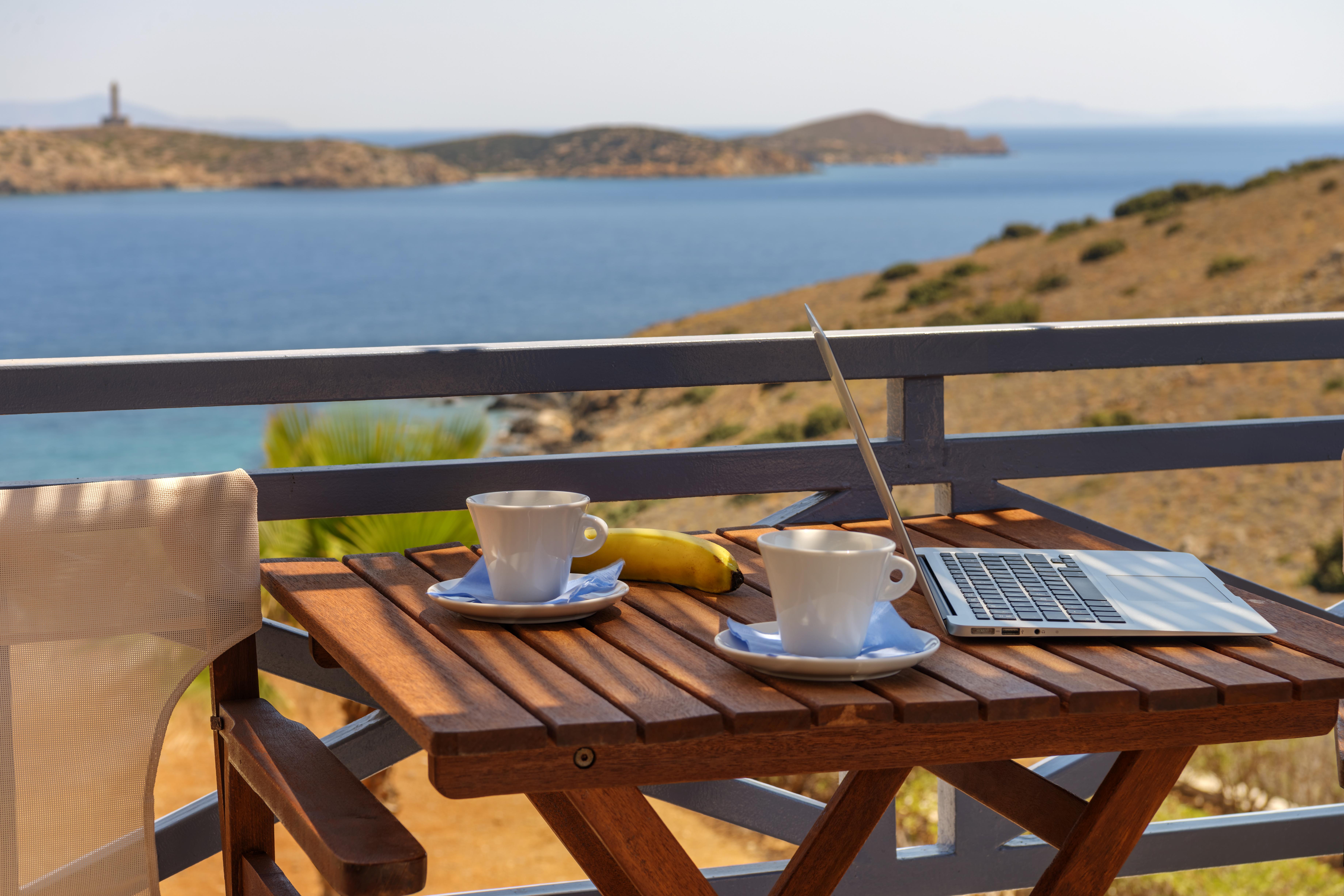 Sunrise Beach Suites Azolimnos Exteriör bild